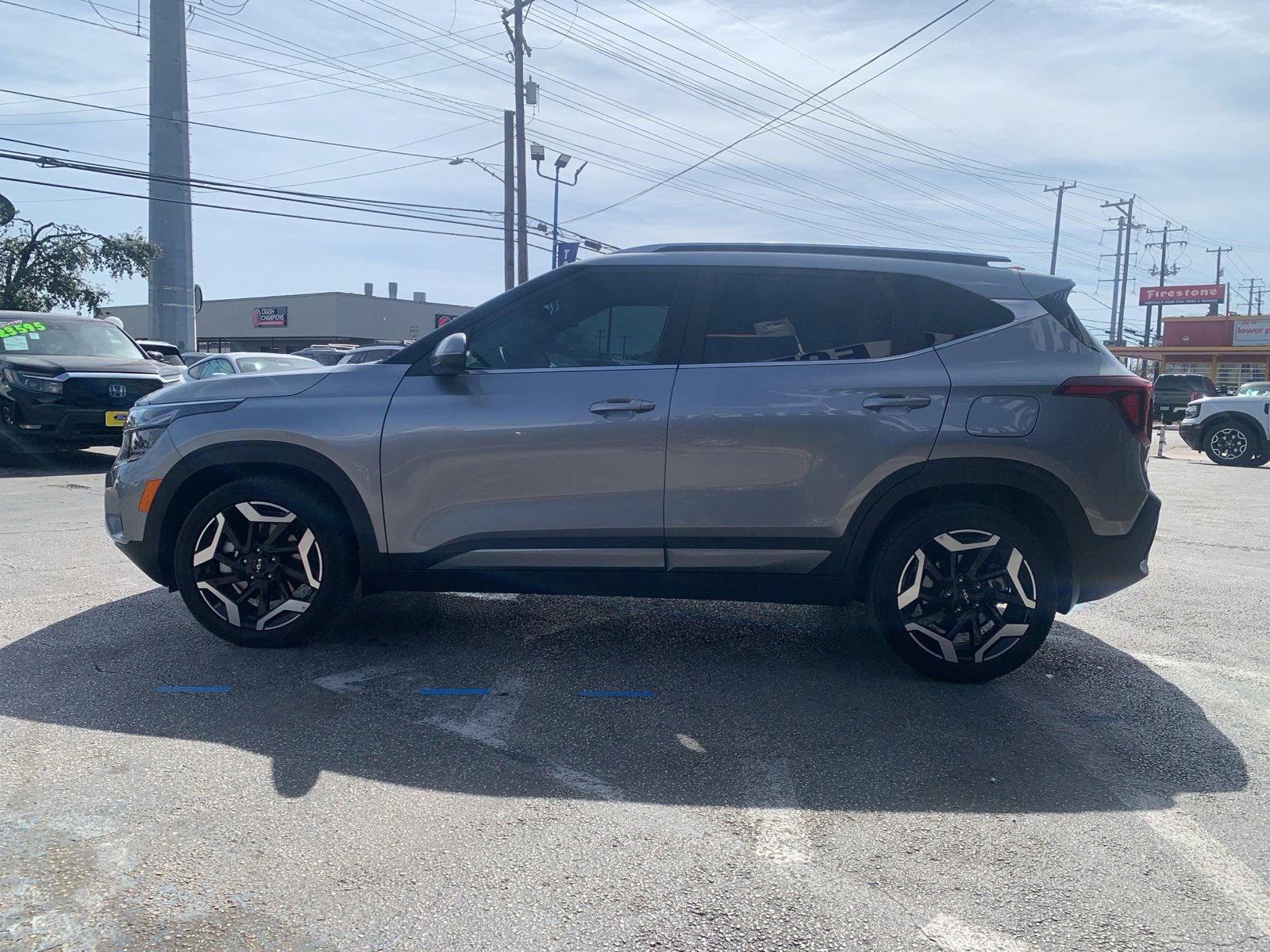 Used 2024 Kia Seltos SX w/ SX Sunroof Package image 3