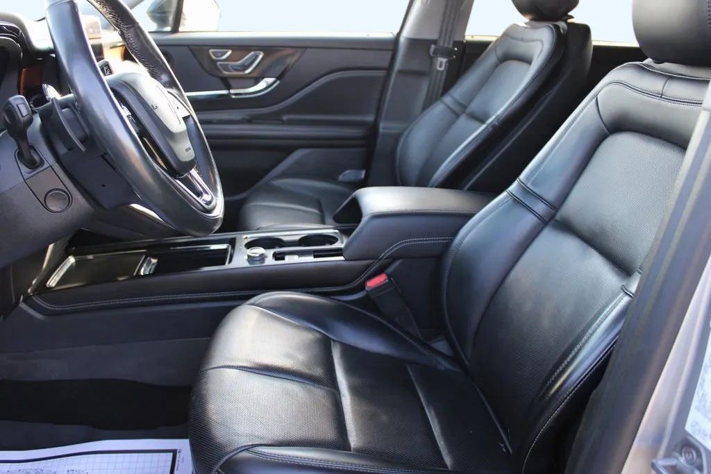 Used 2021 Lincoln Corsair Reserve w/ Equipment Group 201A image 9