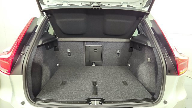 New 2026 Volvo XC40 B5 Plus w/ Protection Package Premier AWD/4WD image 37