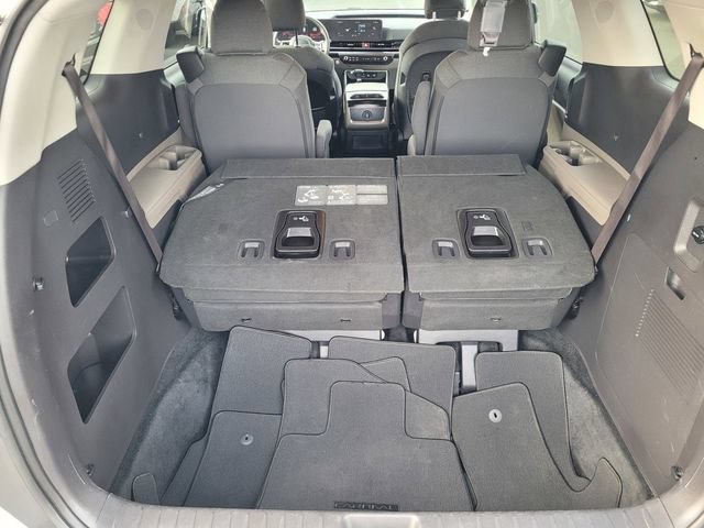 Used 2025 Kia Carnival LX FWD image 7