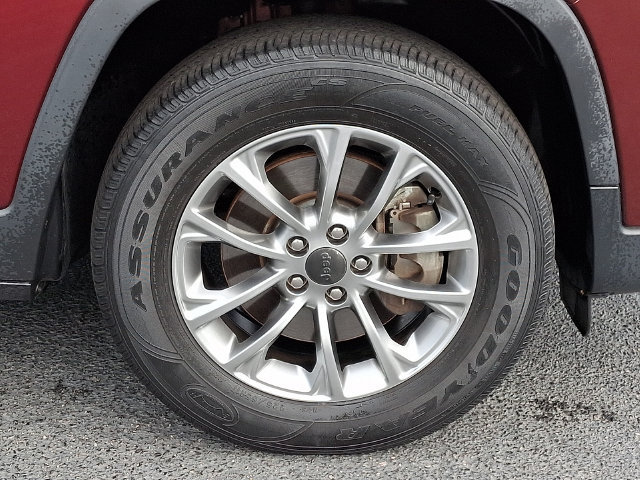 Used 2019 Jeep Cherokee Latitude Plus w/ Comfort/Convenience Group AWD/4WD image 11