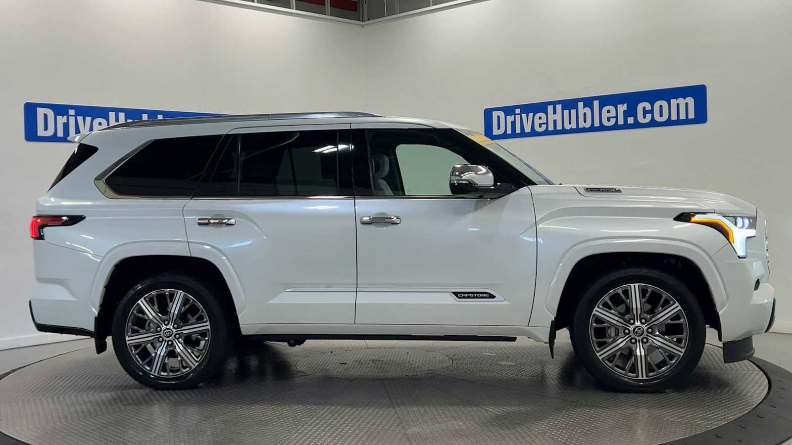 Used 2023 Toyota Sequoia Capstone AWD/4WD image 9