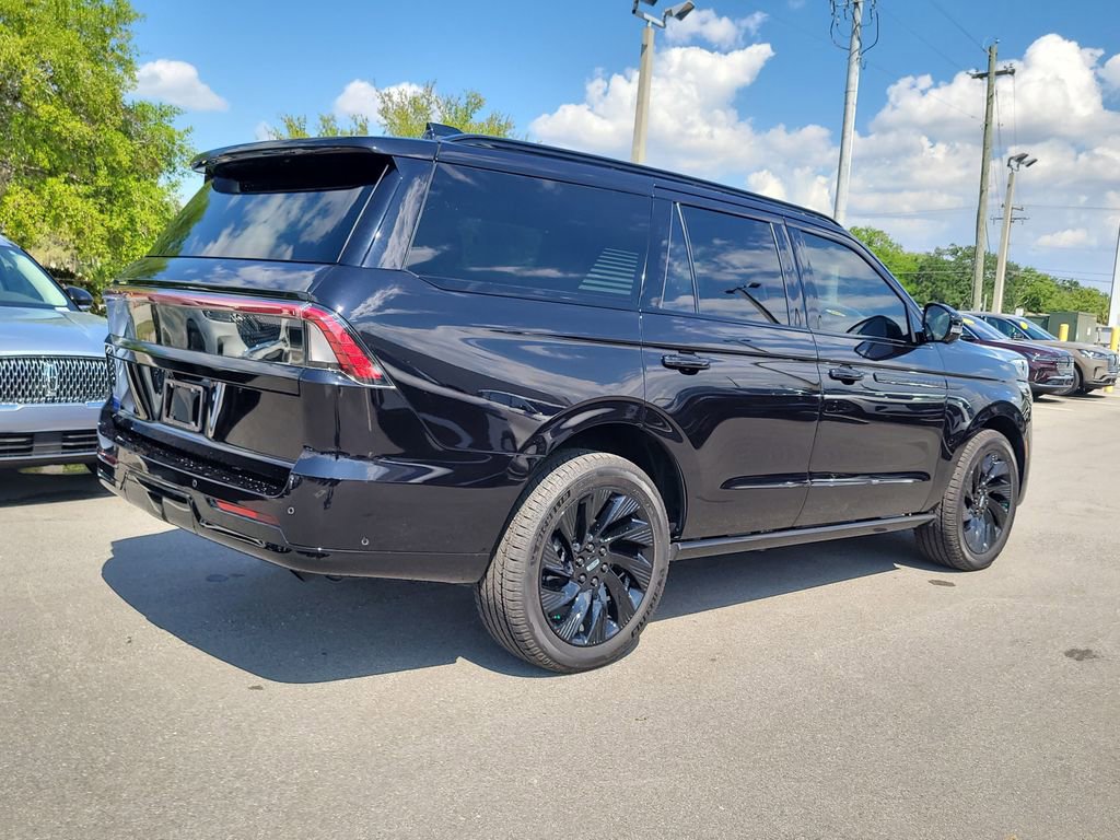 Used 2025 Lincoln Navigator Reserve w/ Jet Appearance Package image 4