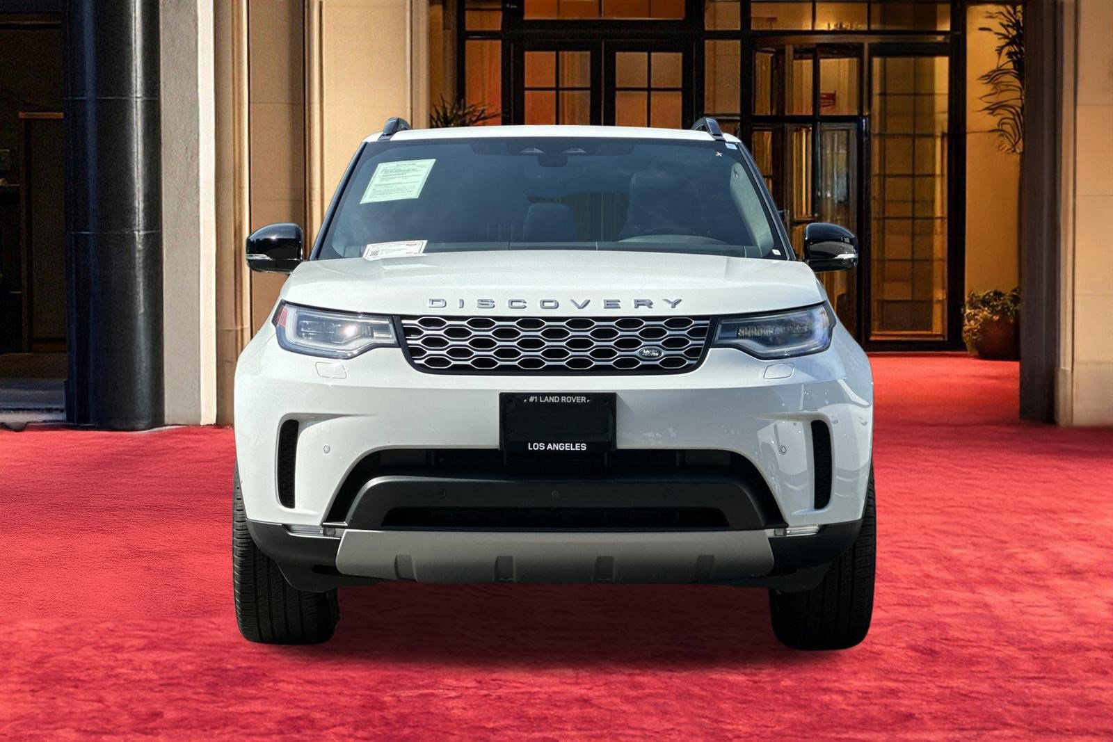 Certified 2025 Land Rover Discovery S image 7