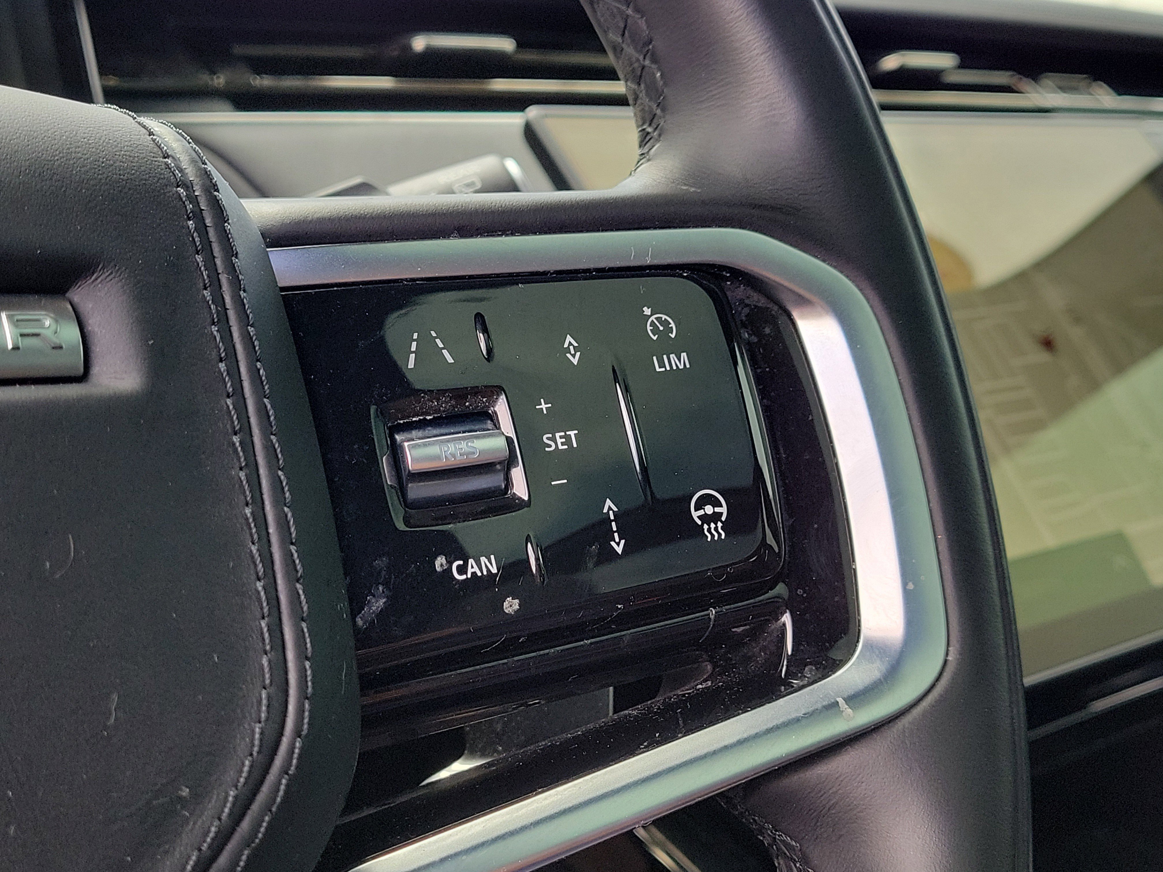 Used 2024 Land Rover Range Rover Sport SE image 28