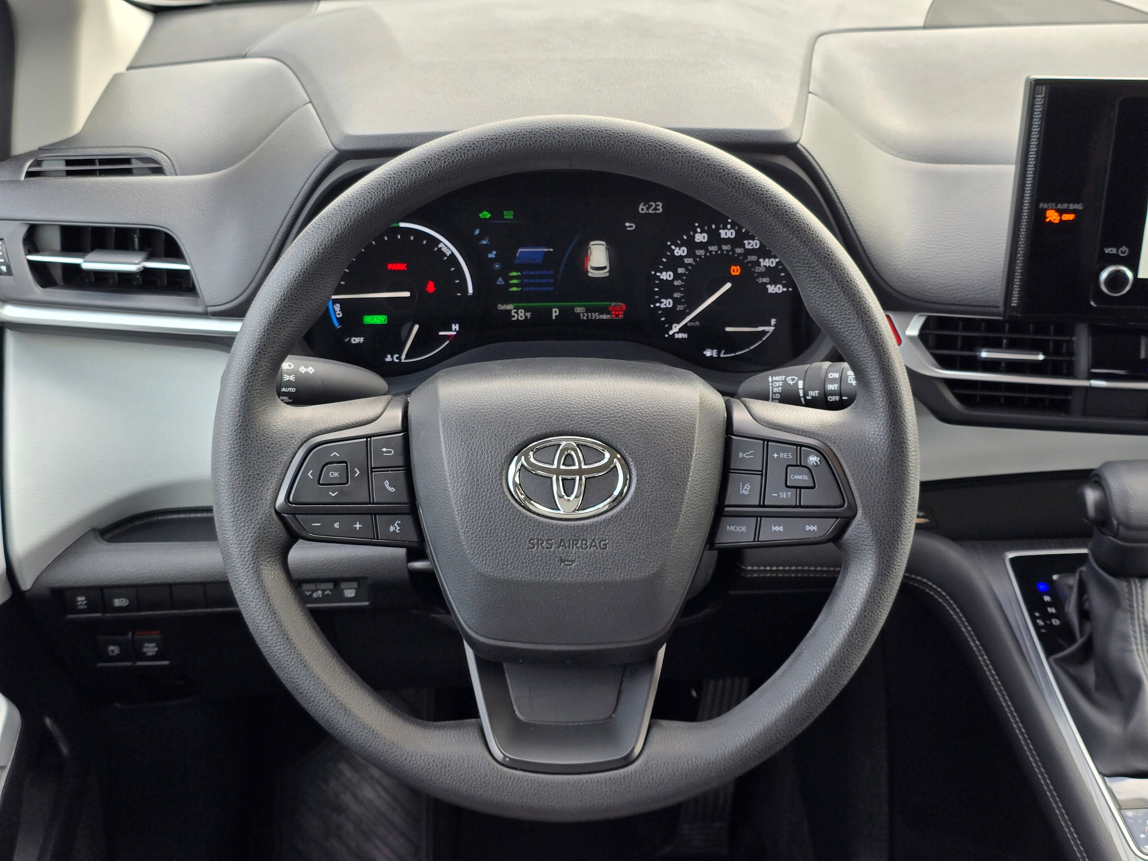 Used 2025 Toyota Sienna LE FWD image 20