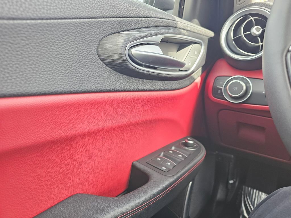 Used 2019 Alfa Romeo Giulia image 31