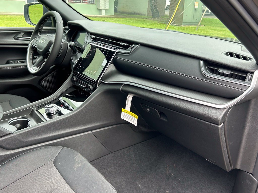 New 2024 Jeep Grand Cherokee Laredo AWD/4WD image 22