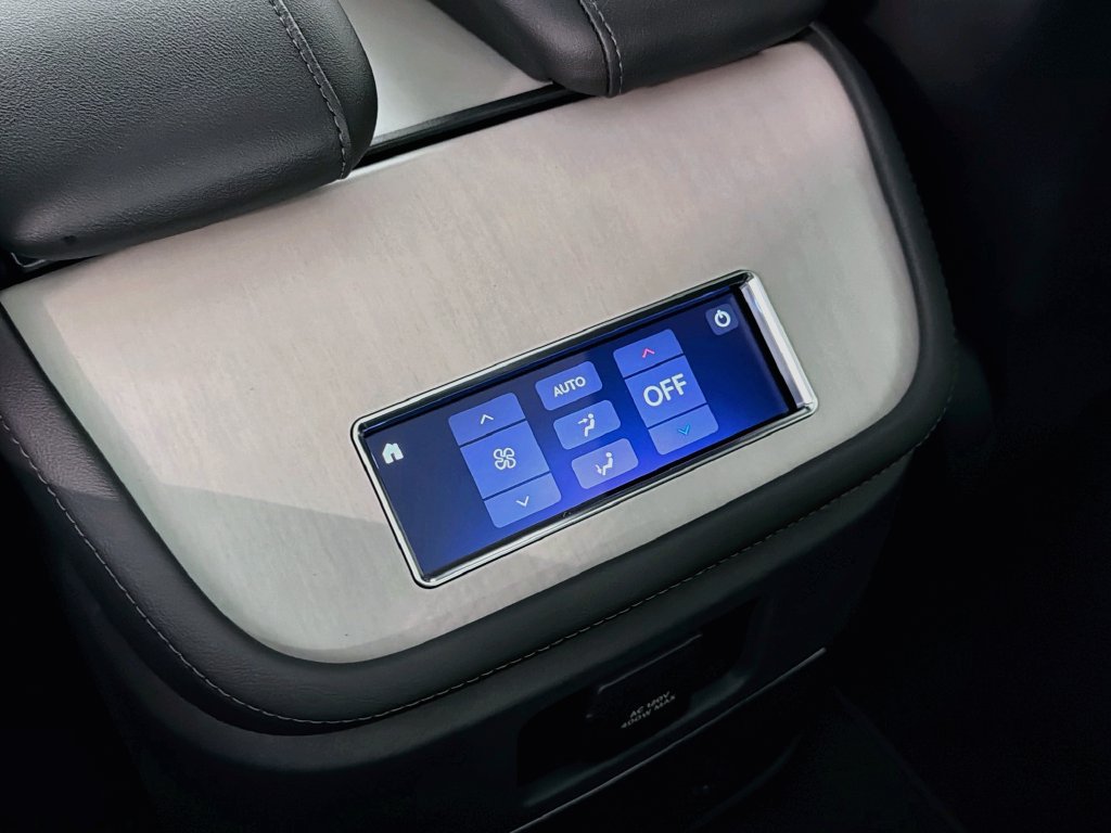 New 2027 Lincoln Navigator L Reserve w/ Jet Appearance Package RWD image 27