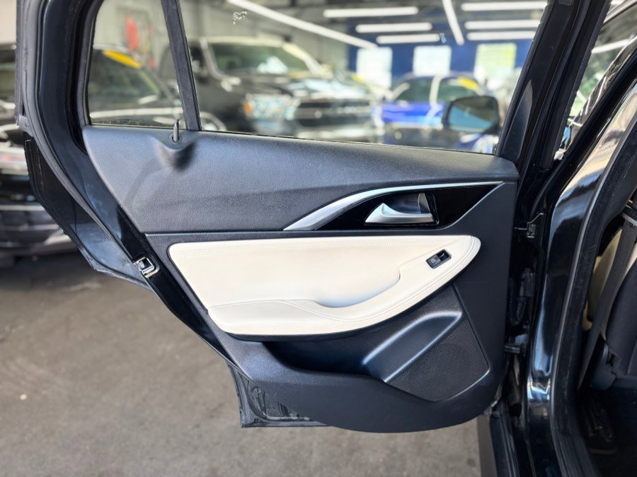 Used 2018 INFINITI QX30 AWD w/ Cargo Package image 11