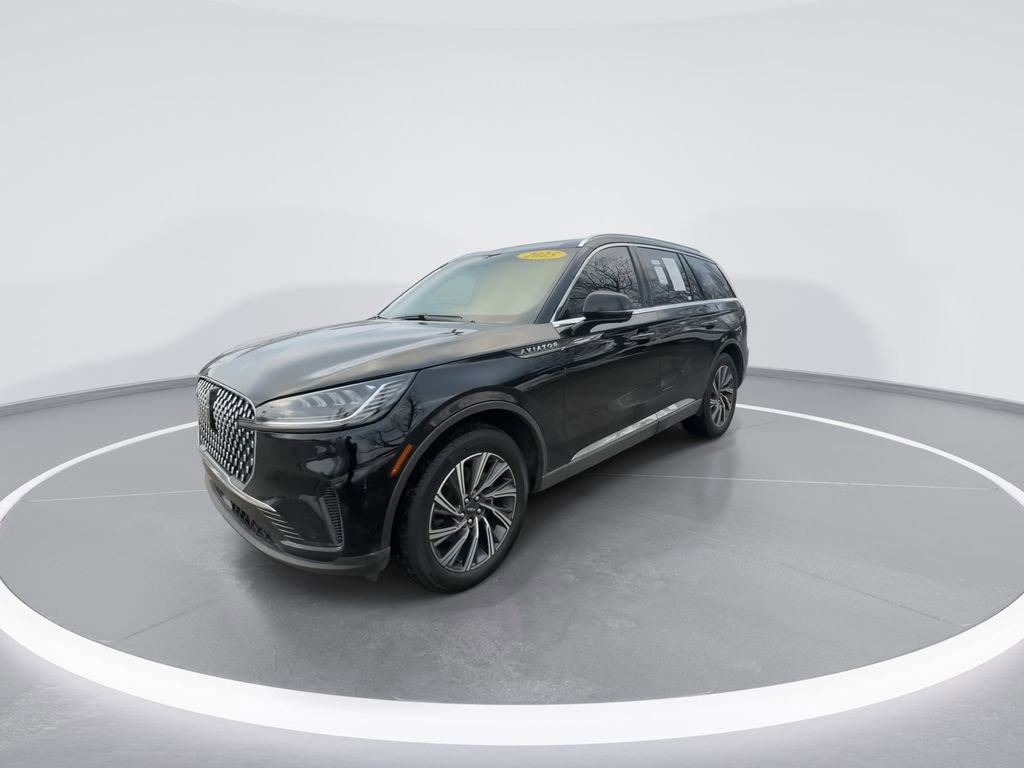Used 2025 Lincoln Aviator AWD image 4