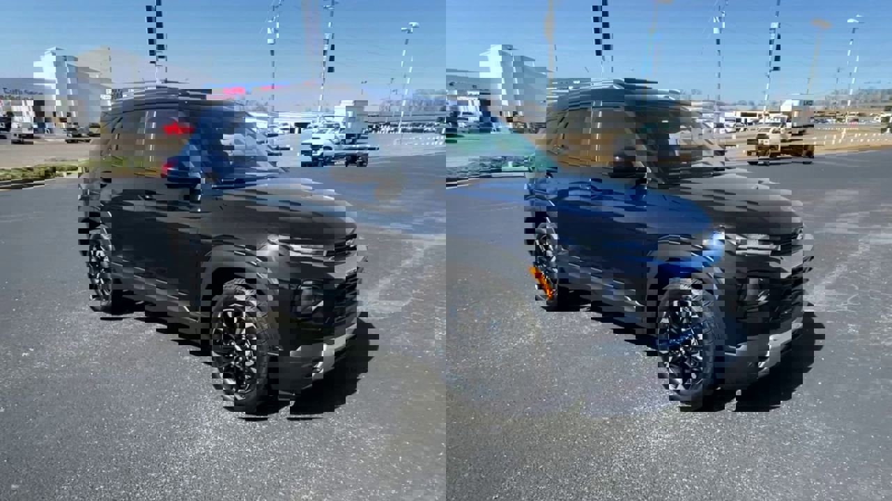 Used 2023 Chevrolet TrailBlazer LT w/ Convenience Package image 2