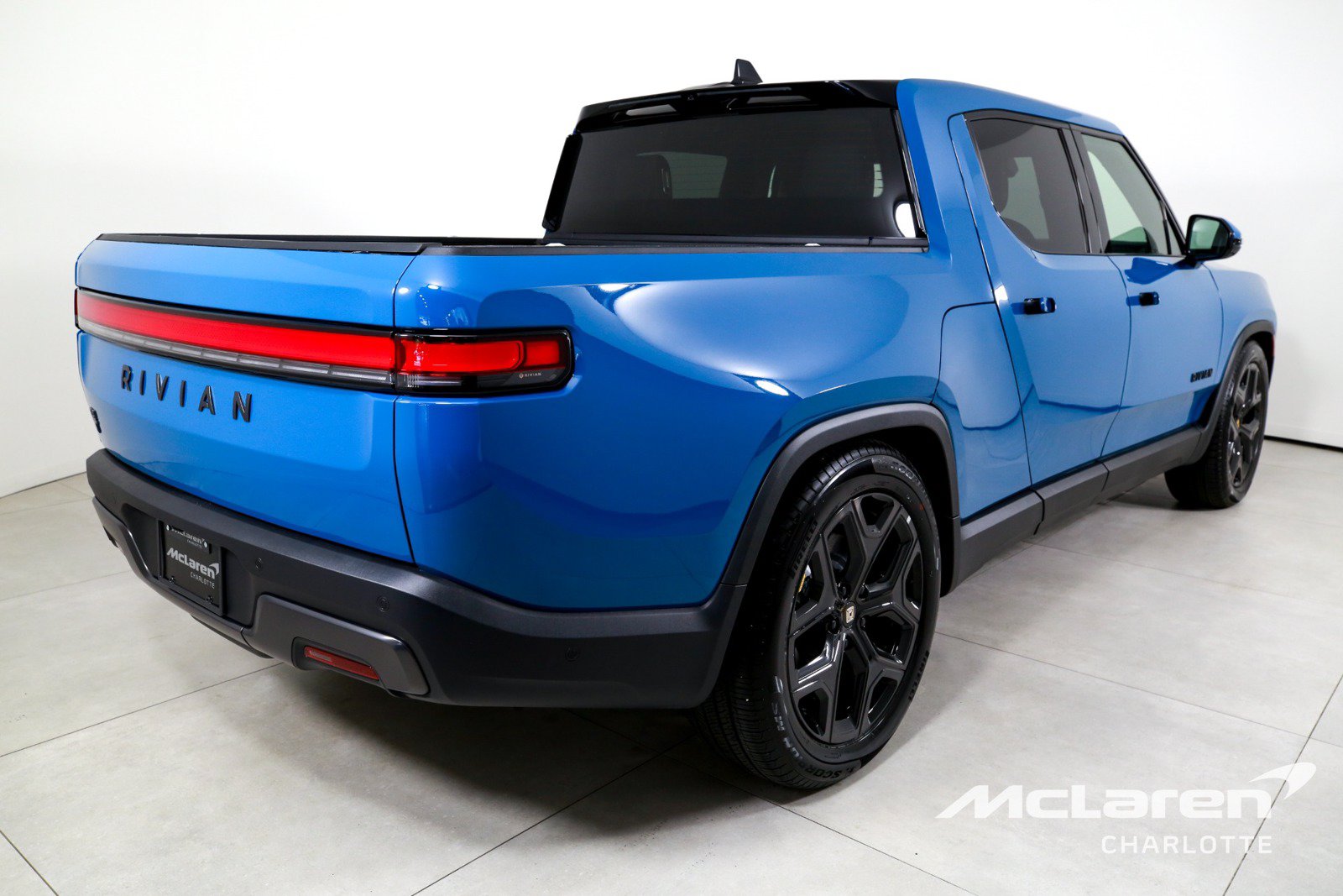 Used 2026 Rivian R1T Adventure Dual AWD/4WD image 8