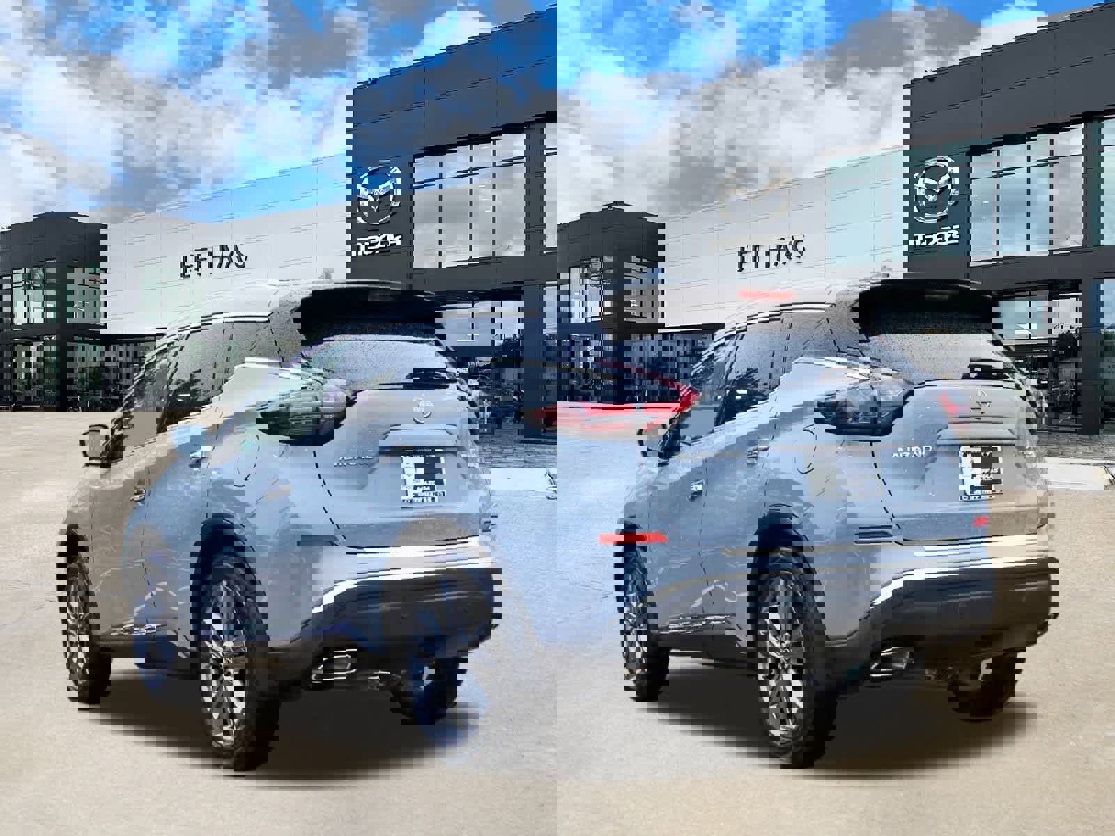 Used 2024 Nissan Murano Platinum w/ Cargo Package image 2