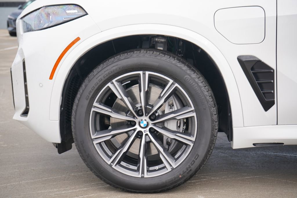 New 2026 BMW X5 xDrive50e w/ M Sport Package image 5