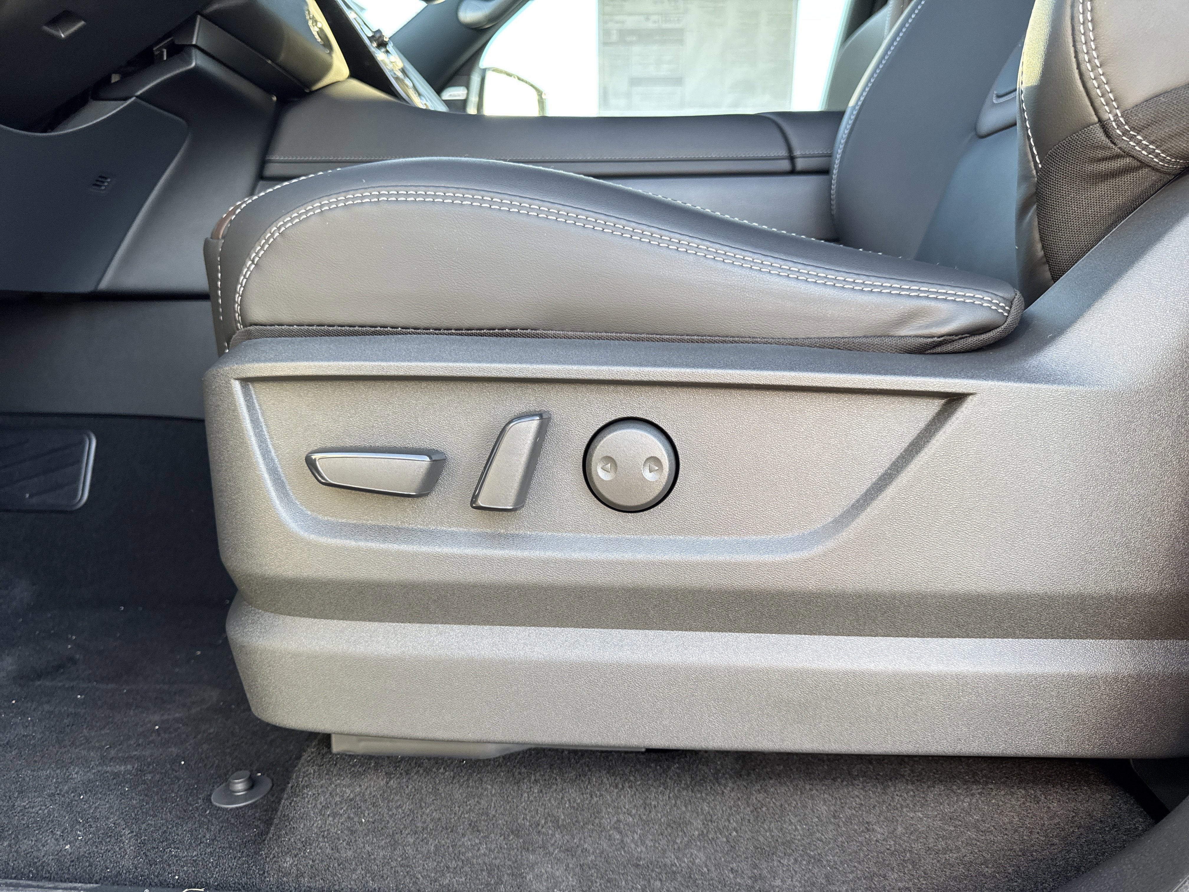 New 2026 Nissan Armada SL image 13