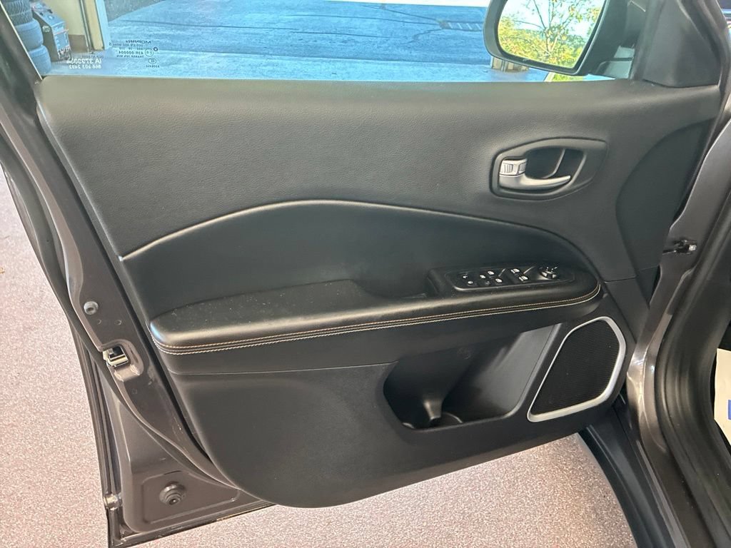 Used 2021 Jeep Compass Latitude AWD/4WD image 9