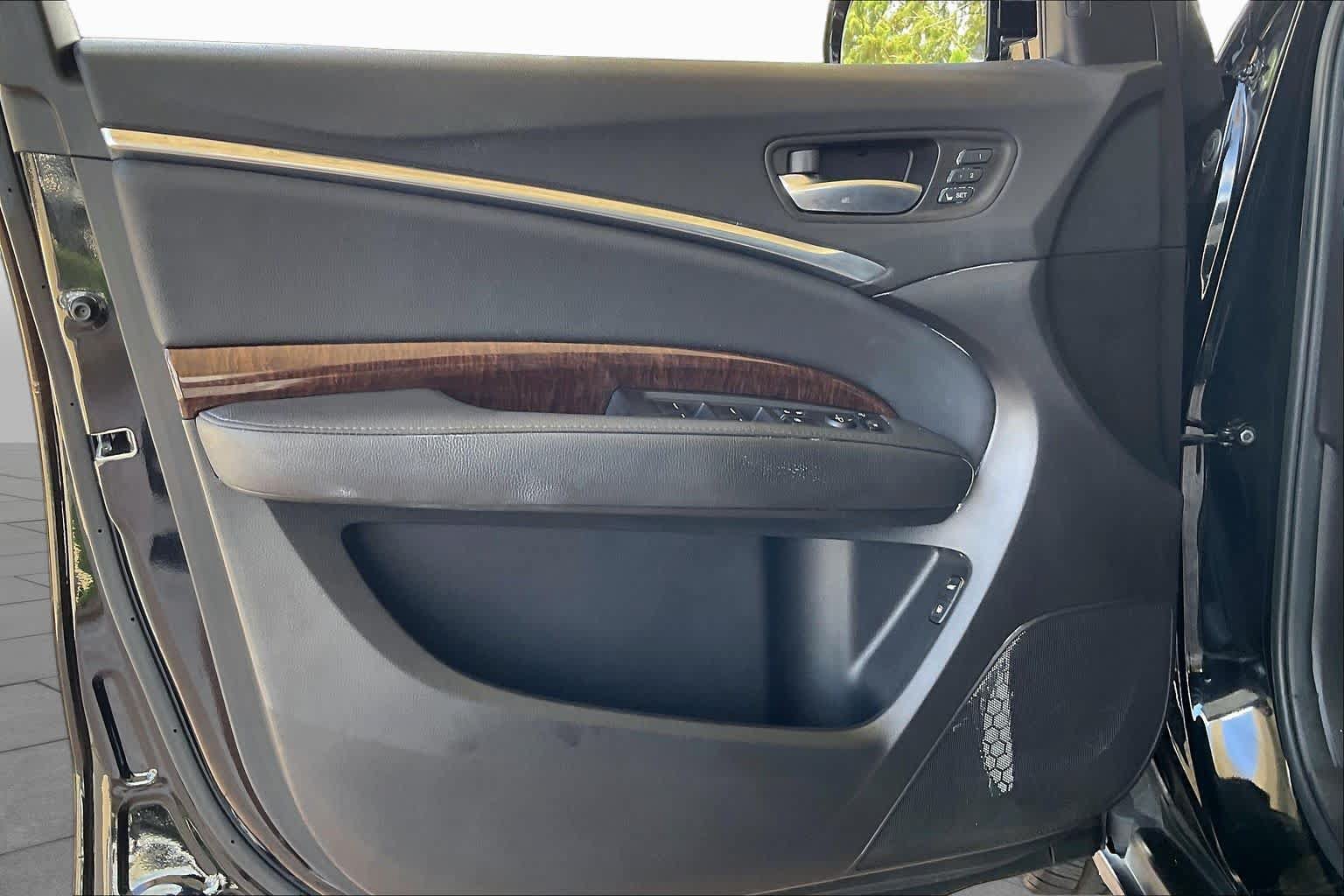 Used 2017 Acura MDX w/ Technology Package FWD image 19