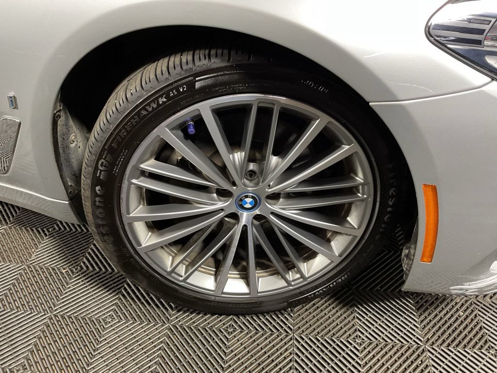 Used 2019 BMW 530e xDrive w/ Convenience Package AWD/4WD image 40