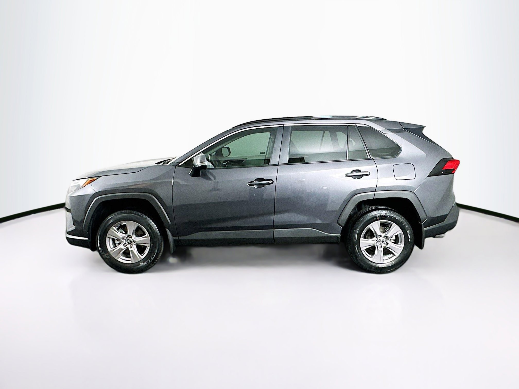 Used 2025 Toyota RAV4 XLE w/ Convenience Package image 4