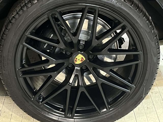 Certified 2023 Porsche Macan GTS image 12