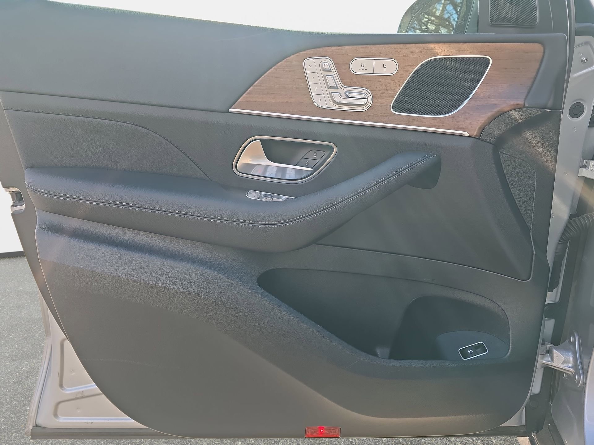 Used 2025 Mercedes-Benz GLE 350 4MATIC image 26