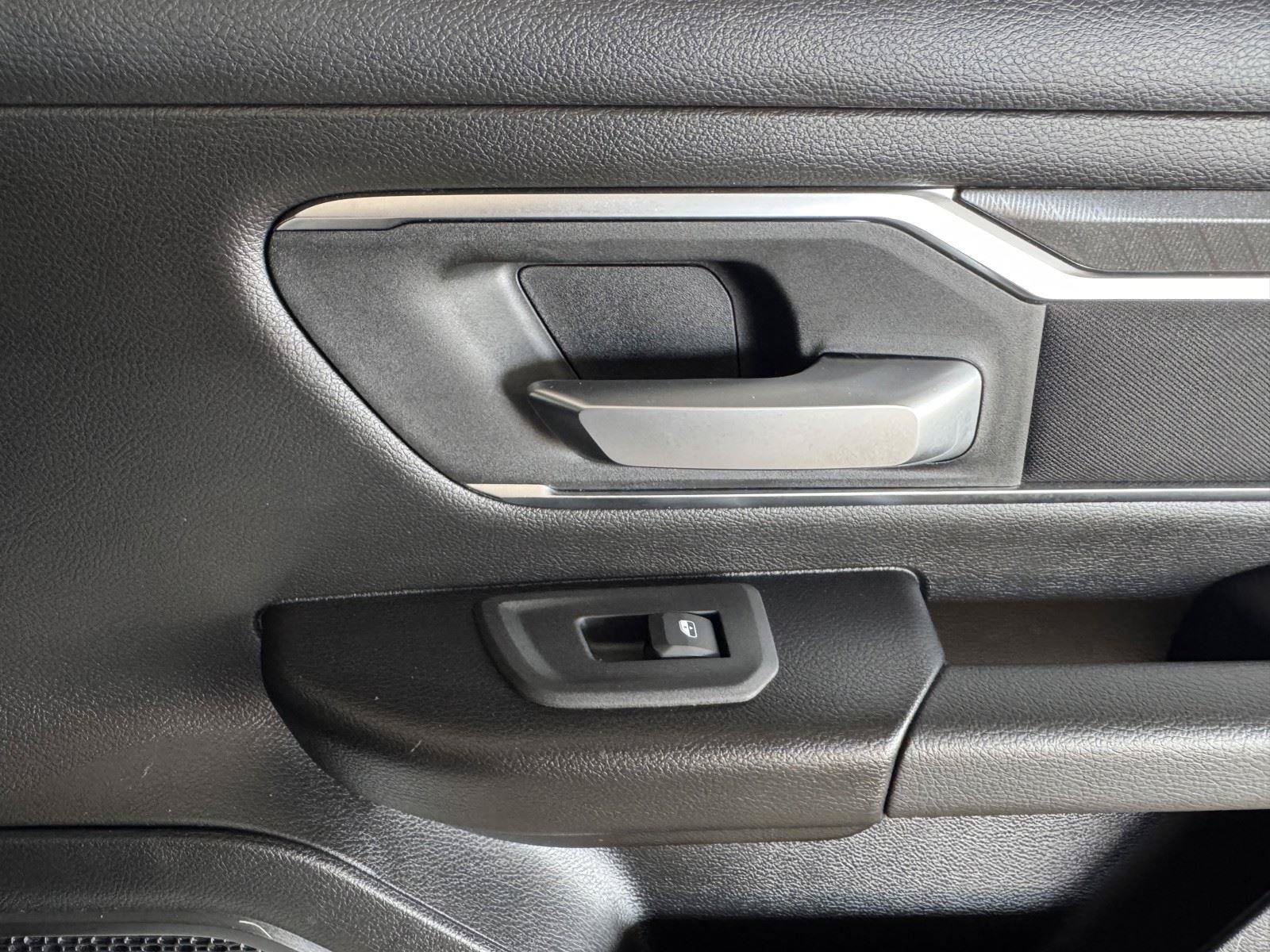 Used 2025 RAM 1500 Big Horn AWD/4WD image 38