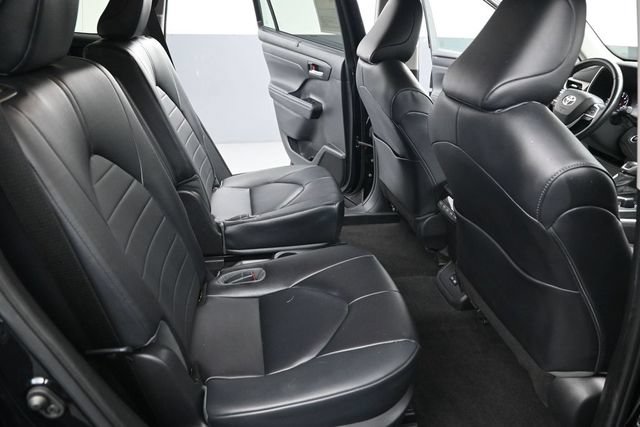 Used 2023 Toyota Highlander XLE AWD/4WD image 18