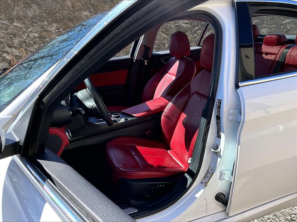 Used 2019 Alfa Romeo Giulia Ti image 23