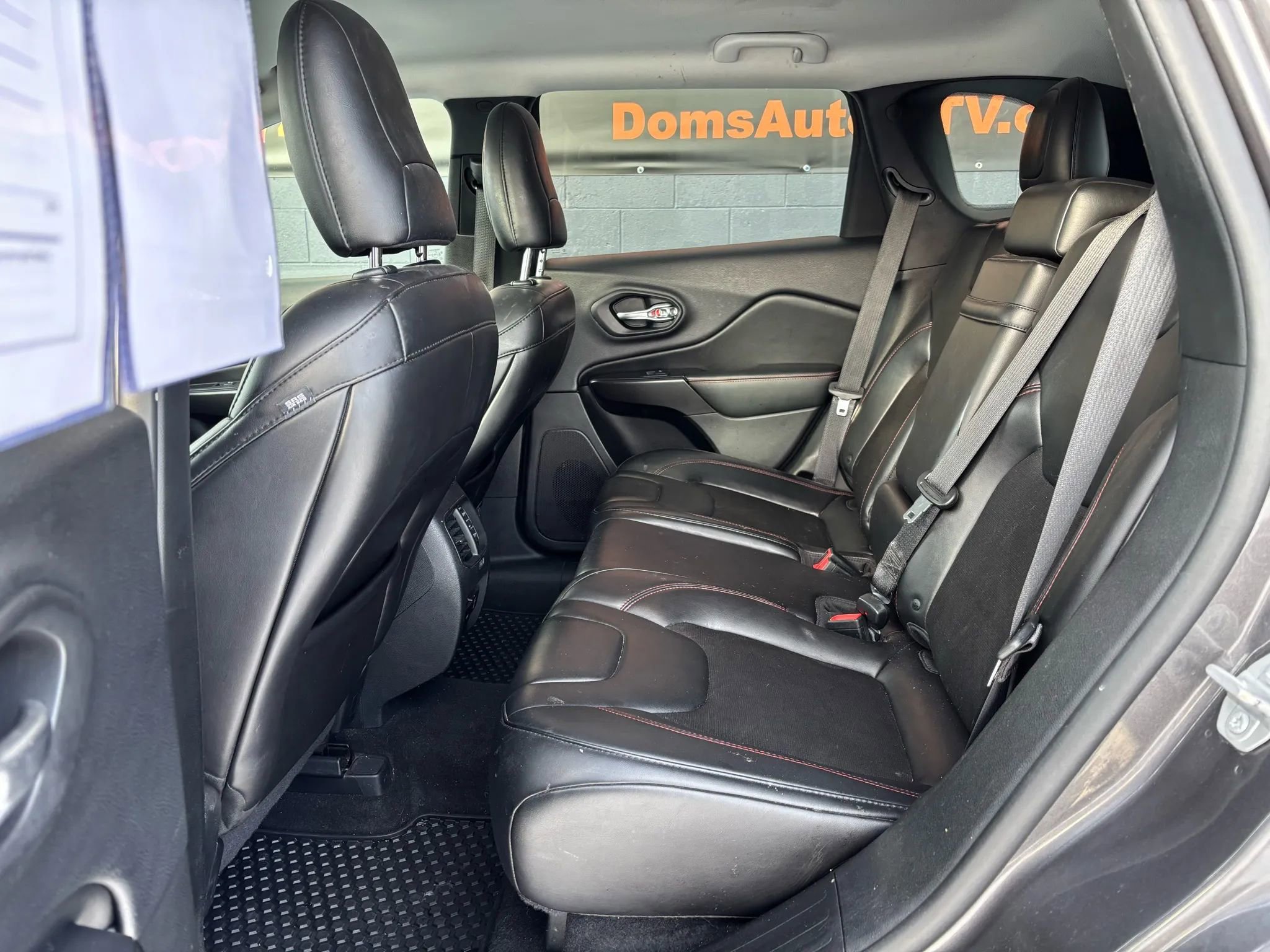 Used 2019 Jeep Cherokee Trailhawk image 18