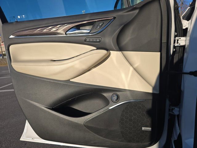 Used 2023 Buick Enclave Avenir image 27