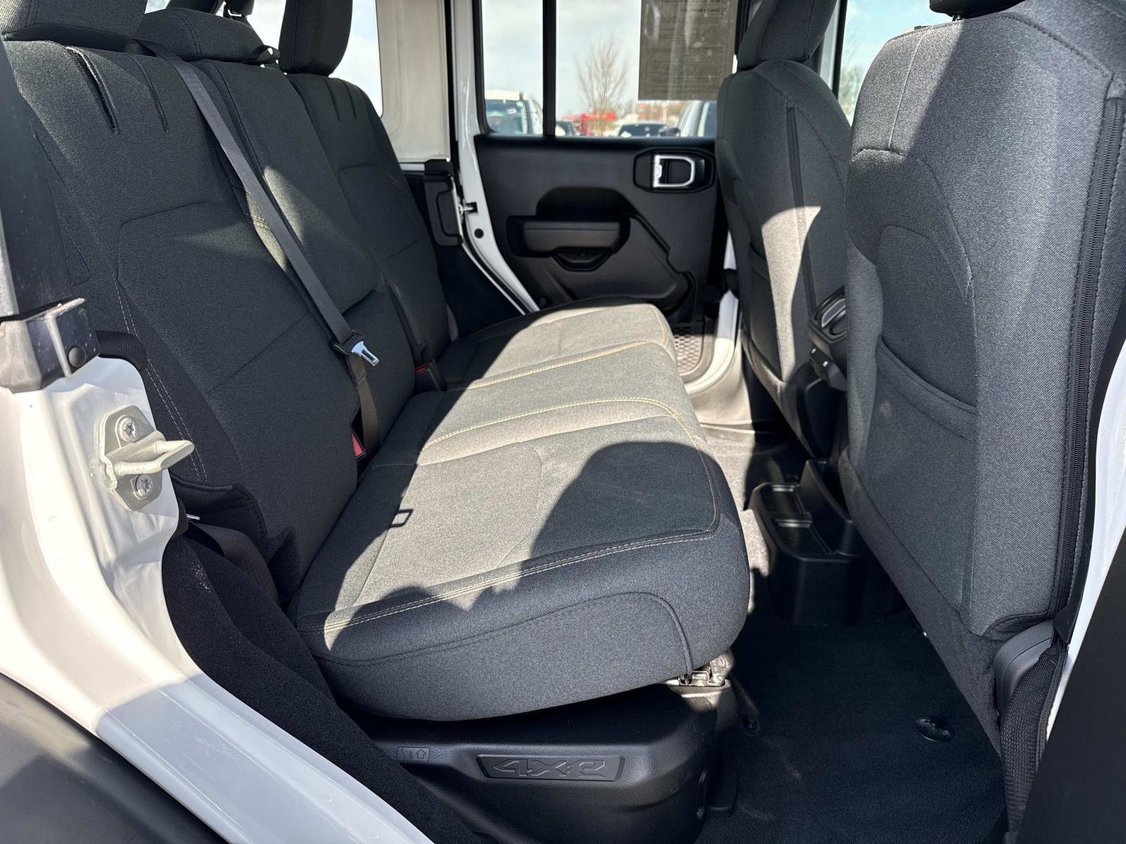 Used 2024 Jeep Wrangler Unlimited image 18