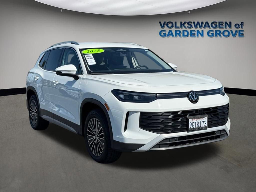 Used 2025 Volkswagen Tiguan S w/ 18" Wheel Package video 2