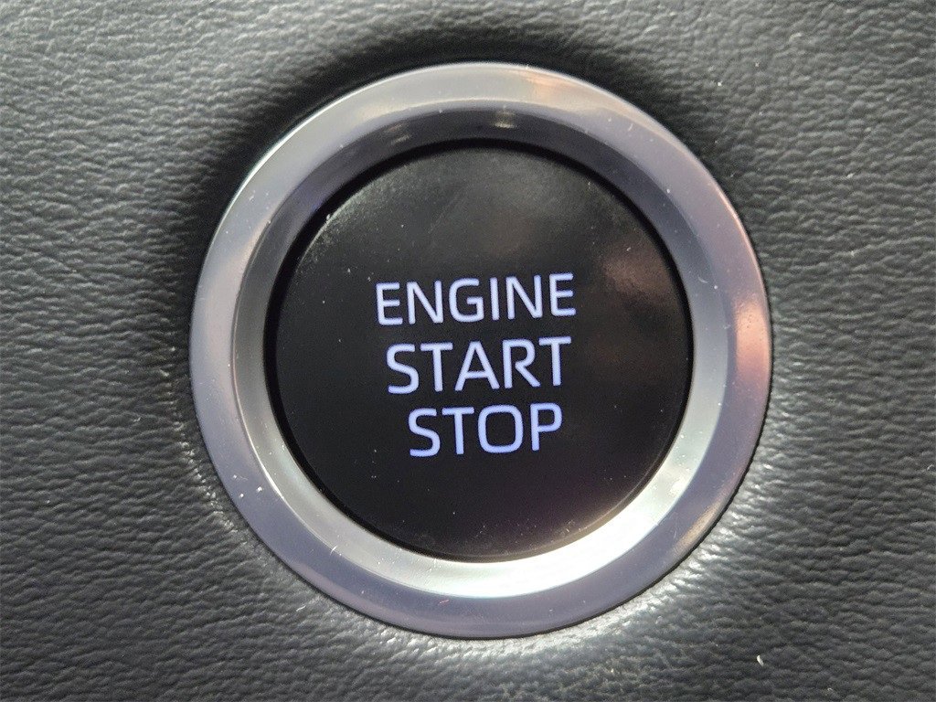 Used 2022 Toyota Tundra Platinum w/ Advanced Package image 19