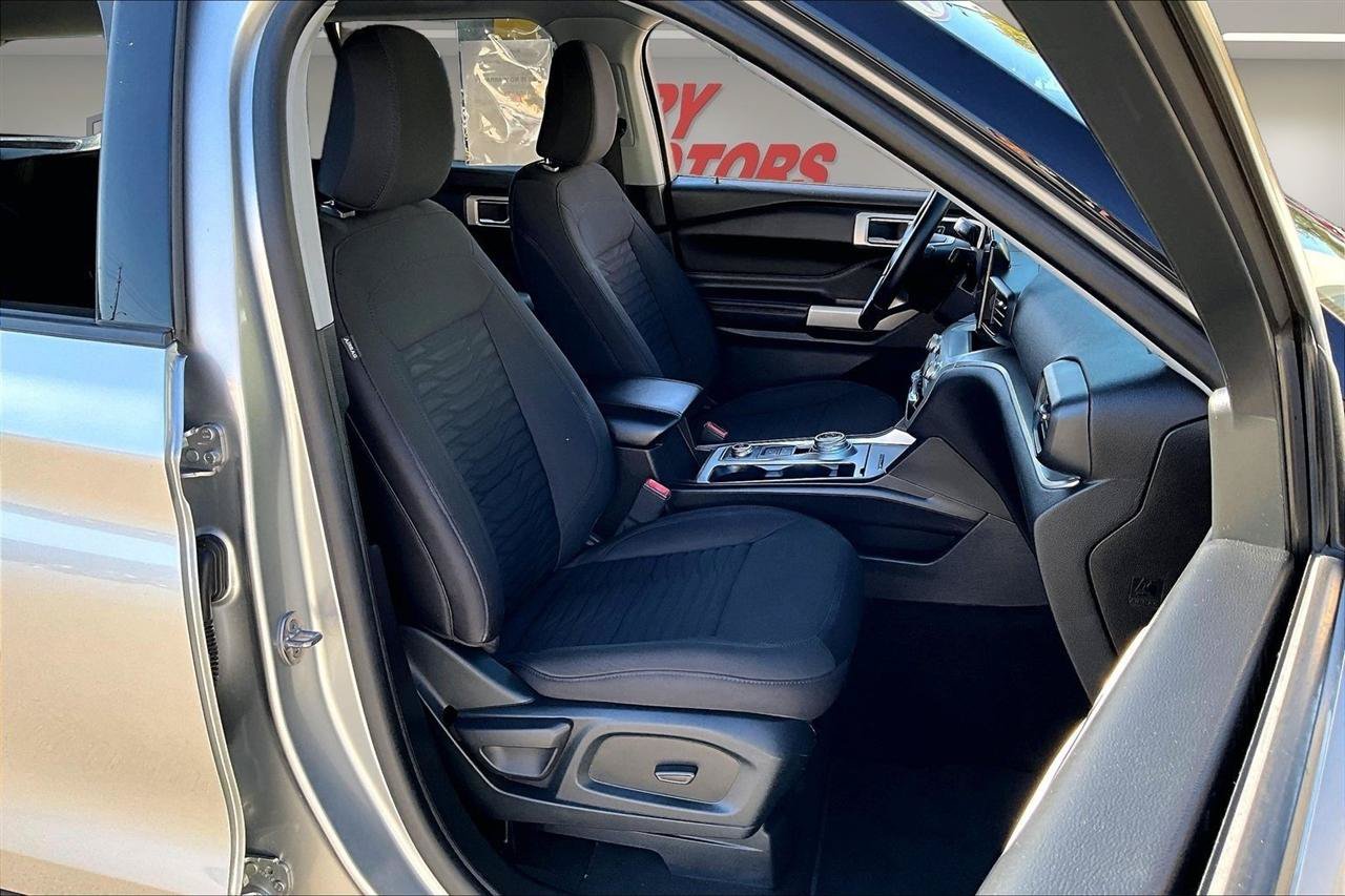 Used 2021 Ford Explorer XLT AWD/4WD image 32