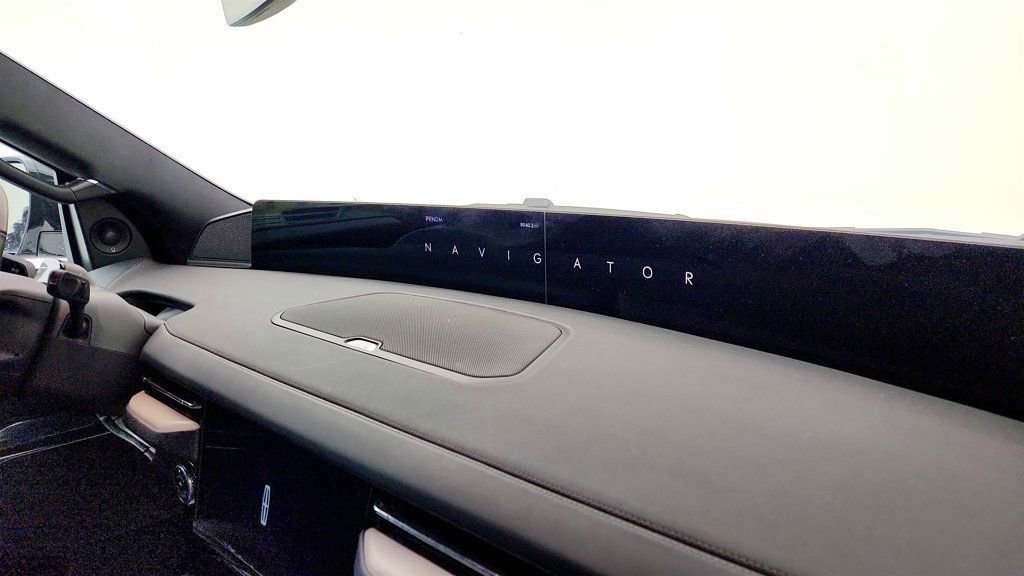 Used 2025 Lincoln Navigator Reserve w/ Jet Appearance Package image 28