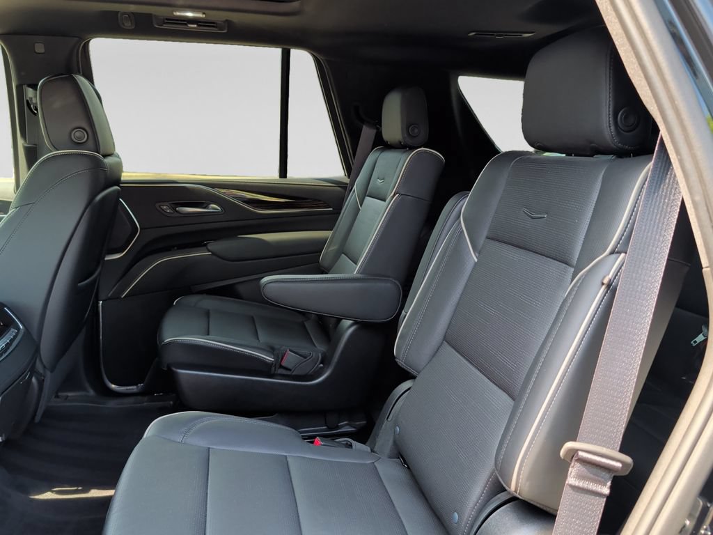 Used 2023 Cadillac Escalade Premium Luxury AWD/4WD image 31
