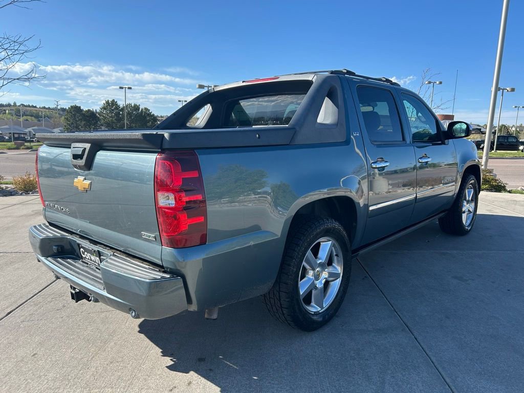 Used 2011 Chevrolet Avalanche LTZ AWD/4WD image 9