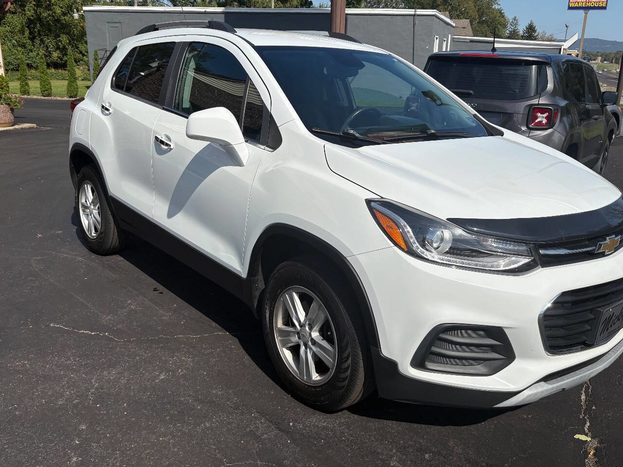 Used 2017 Chevrolet Trax LT w/ LT Convenience Package image 6