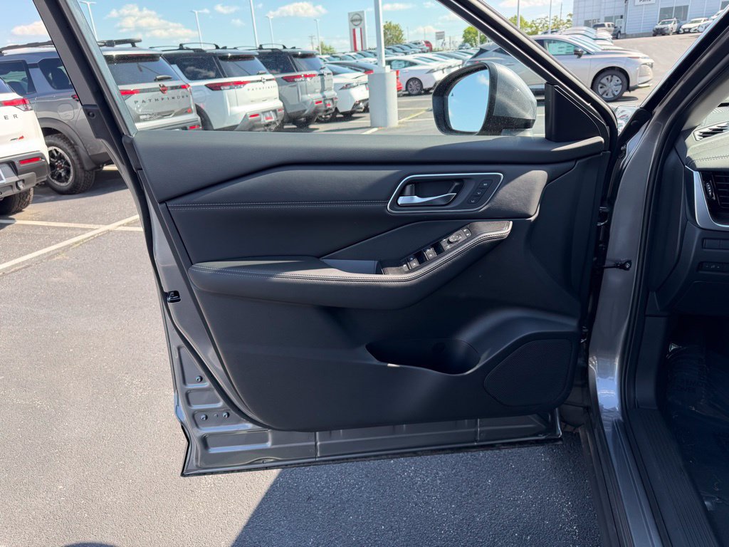 New 2026 Nissan Rogue Platinum w/ Platinum Premium Package AWD/4WD image 12