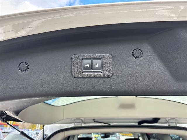 Used 2022 Nissan Armada Platinum w/ Captain's Chairs Package image 18