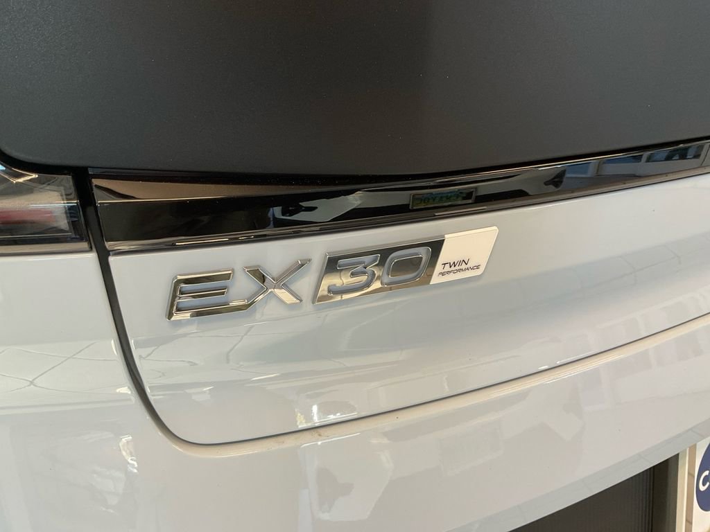 New 2026 Volvo EX30 Cross Country Ultra w/ Protection Package Premier image 17