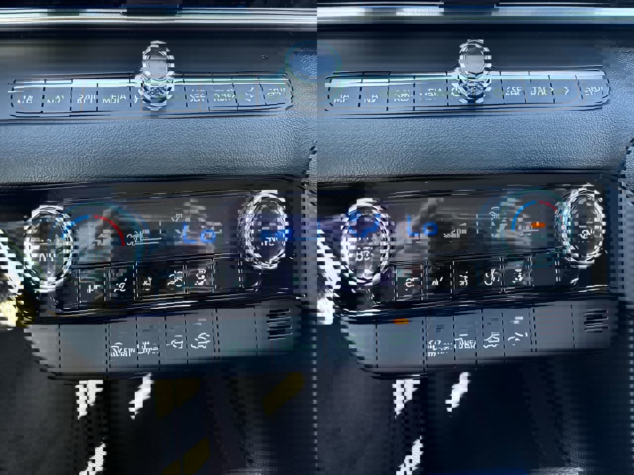 Used 2024 Hyundai Elantra SEL FWD image 20