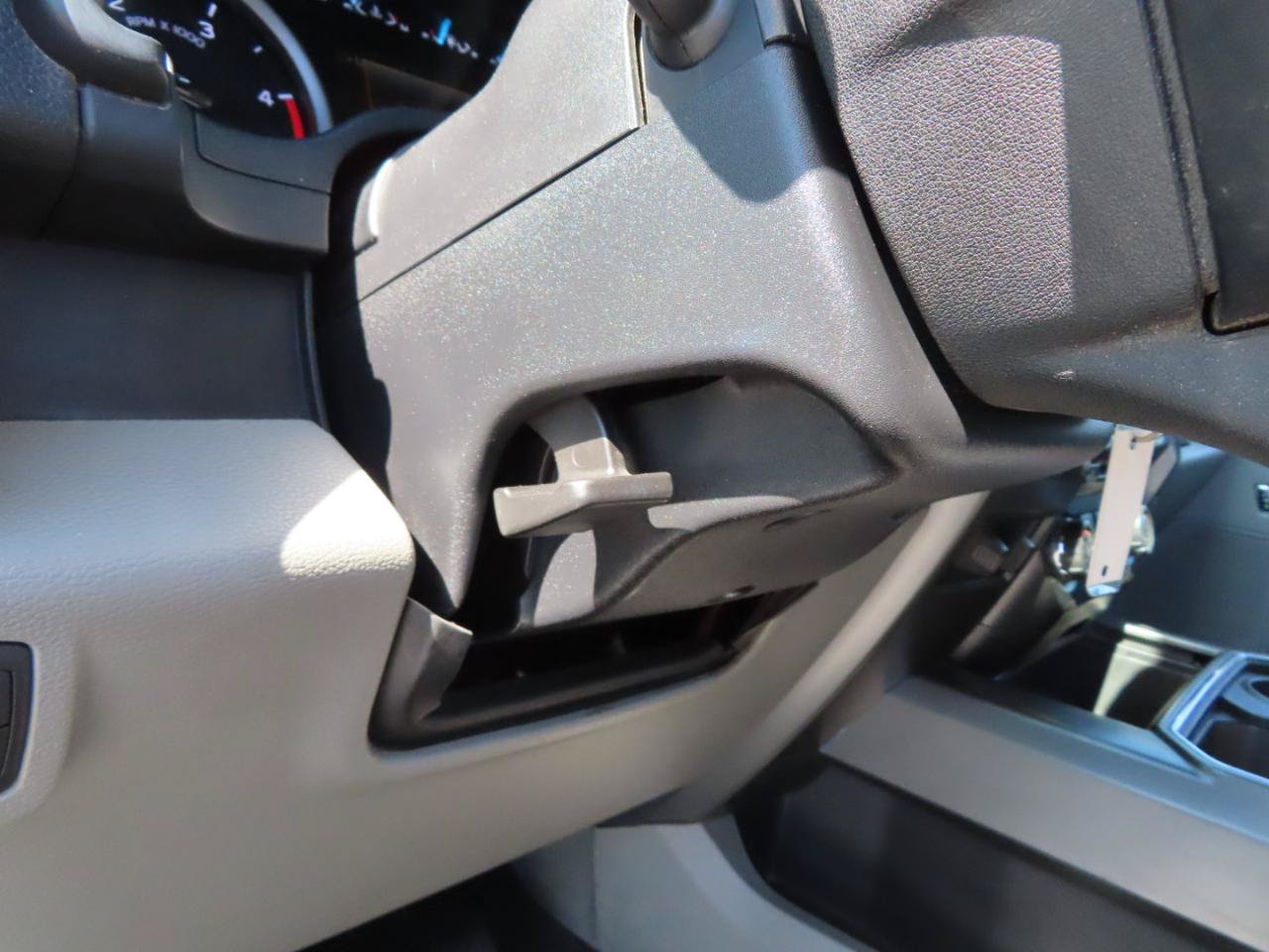 Used 2018 Ford F250 XLT w/ XLT Premium Package AWD/4WD image 32