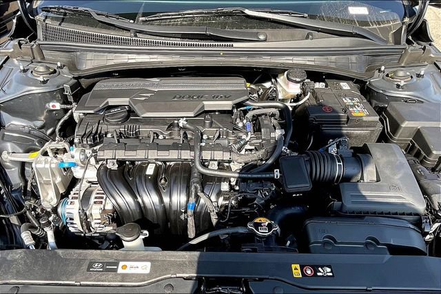 Certified 2025 Hyundai Elantra Sport image 11