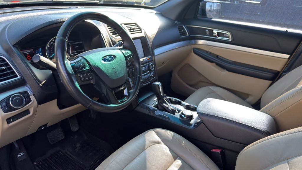 Used 2016 Ford Explorer XLT w/ Equipment Group 202A AWD/4WD image 9