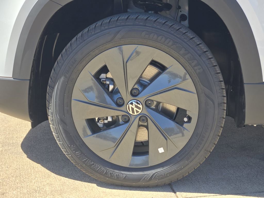 New 2026 Volkswagen Taos S image 9