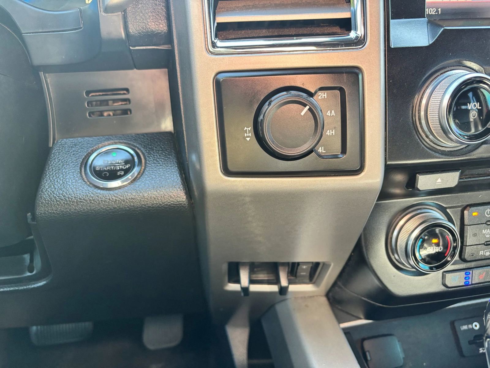 Used 2015 Ford F150 Lariat w/ Equipment Group 502A Luxury AWD/4WD image 25