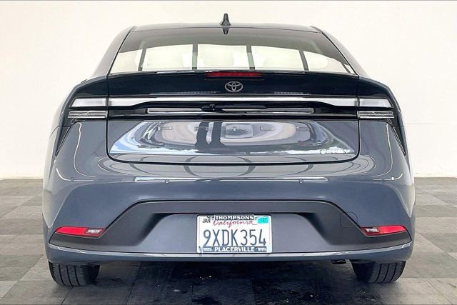 Used 2026 Toyota Prius Plug-In Hybrid FWD image 3