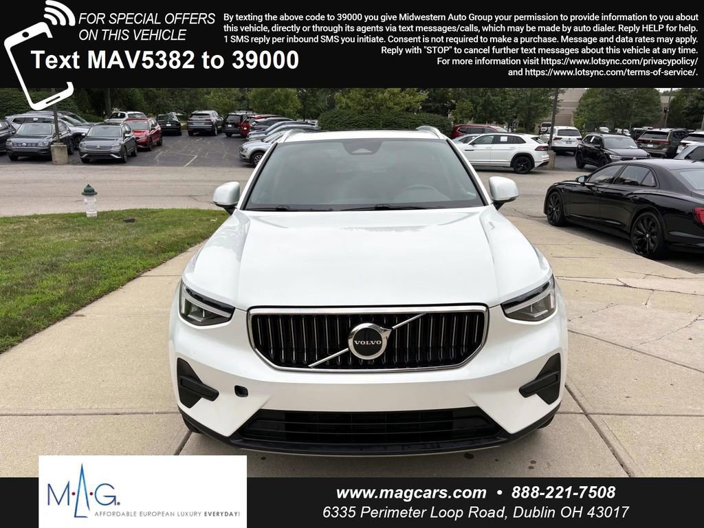 Used 2025 Volvo XC40 B5 Core image 2